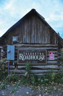 Antiga pousada  em Talkeetna, no Alaska, há mais de 60 anos recebendo alpinistas